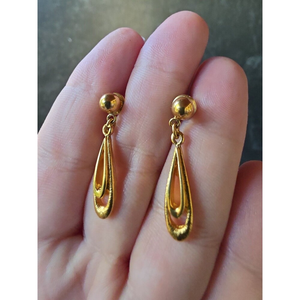 Monet Gold Tone Metal Dangling Pierced Earrings Vintage Costume Jewelry